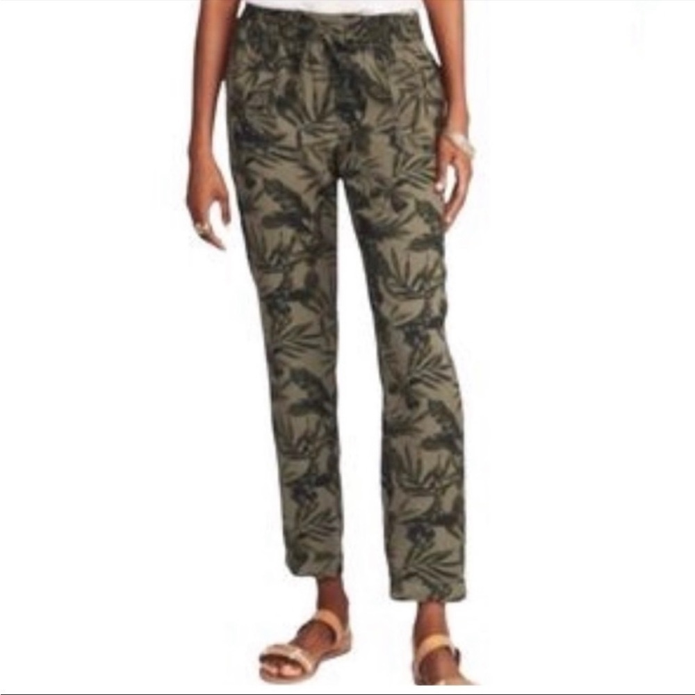 Old Navy Green Leaf Soft Tencel Olive Leaf Printed Pull On Pants